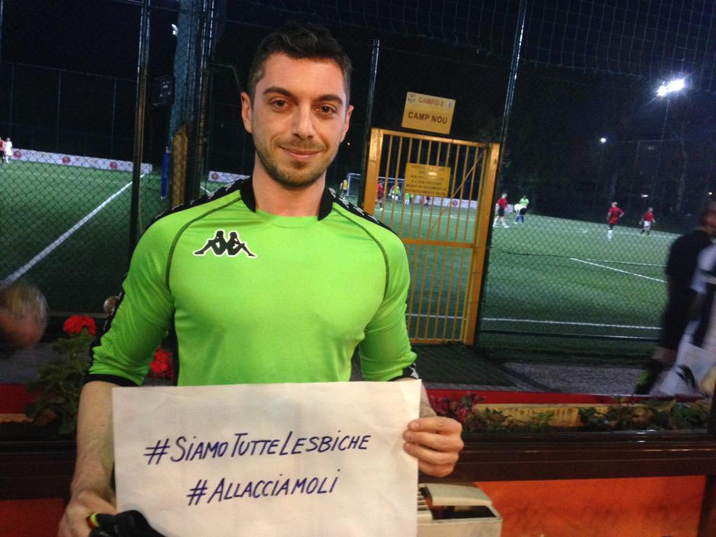 italiangaymes's tweet photo. Lotta insieme a noi #OmofobiaStop #siamotuttelesbiche #allacciamoli #paddypoweritalia #gaycs #italiangaymes http://t.co/GrIotXtisY