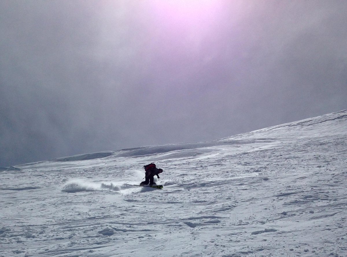 Summit of the Mont Blanc, straight line into the north face ! 
#jonessolution #jonessnowboard #karakorambc