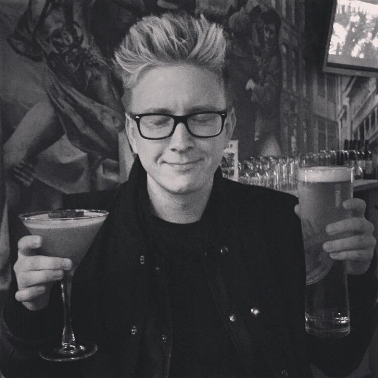 tyleroakley's tweet photo. 🍸☺️🍺 http://t.co/QMQqdj03fV