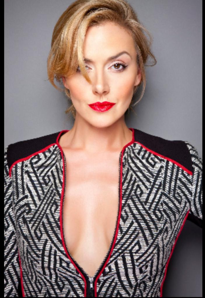 xthelaurawx's tweet photo. @AllisonMcAtee How can someone be so beautiful?!?! 😍💁🙈 I just love you. #HelloFromGermany 🙈💕 http://t.co/PHdtcXtCOQ