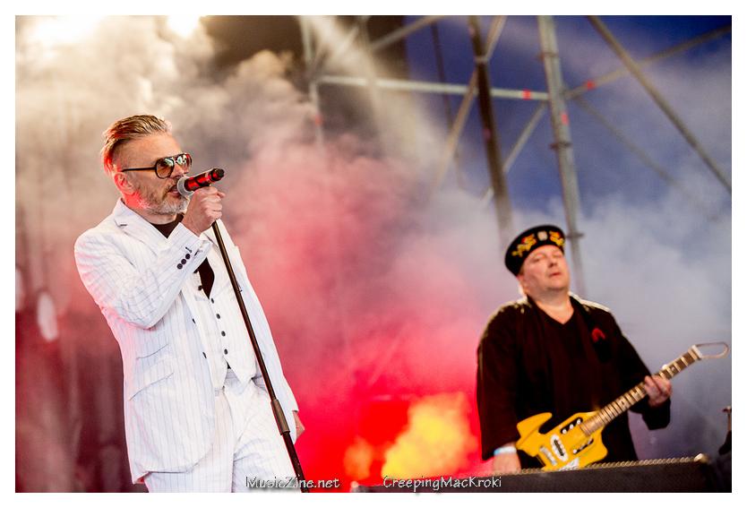 woef20's tweet photo. pics Arbeid Adelt! - @EUROROCK_FEST  http://t.co/mOOR3V70zE http://t.co/wsJMKpKE5a