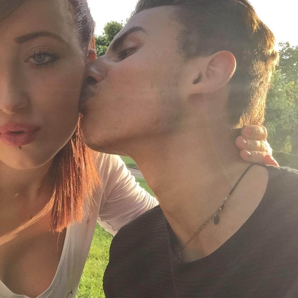 wolfNiina's tweet photo. Plein de bohneur mon amour je t'aime tellement fort prend bien soin de cette beautiful girl💯👌🏾@bmbinow 💍😘 http://t.co/fd9FMBPUde