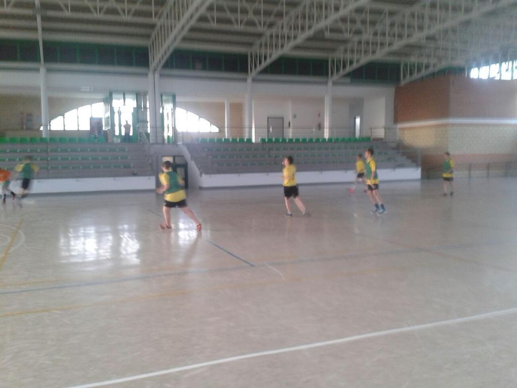VillahermosaFS's tweet photo. Enorme el esfuerzo, este sábado tenemos que apoyarles mas que nunca, están a un paso, vamoooos!!!
#gocalduchofutsal http://t.co/ivwojx6iFA