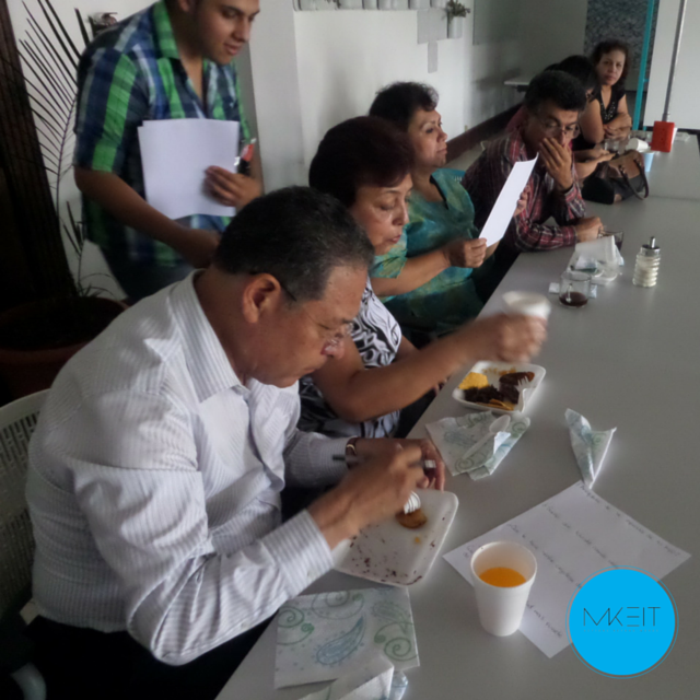 MAKEIT_Agency's tweet photo. El #TeamMakeIt compartió grandes momentos y anécdotas junto a sus familiares. #beMakeIt #ActionsBeyondWords http://t.co/sm6mV4cDSb