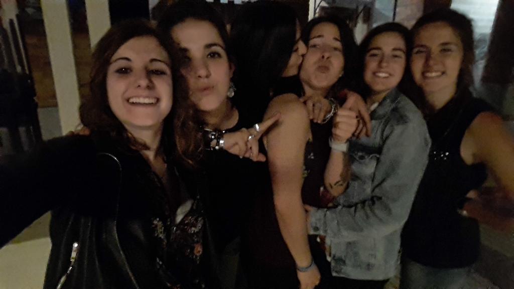 OihanaAldai's tweet photo. Os saludamos desde Beasain! @Alba_fernandez @LuuGuerrera @saricantero @MariaLurburu http://t.co/UA2m2vm8Fz