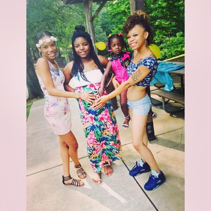 Queens_NewYork's tweet photo. At my baby shower the other day http://t.co/Ny7oiXKN4b