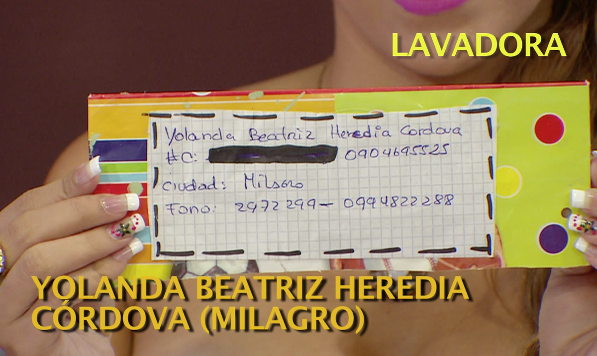 ELCAFE_EC's tweet photo. La ganadora de una Lavadora, Yolanda Beatriz Heredia Córdova (Milagro). http://t.co/jwAWn7Z6tC
