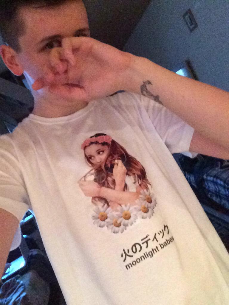 arianaspapi tweet picture