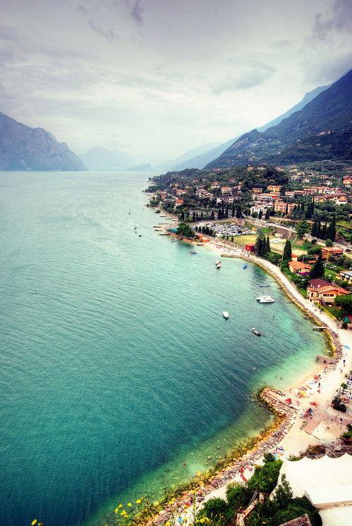 BoloItalian's tweet photo. Our Italian roots feelin' strong today. Breath-taking view of Lake Garda in Italy. http://t.co/01hYkPmGUW http://t.co/kFhAWSb3Hq