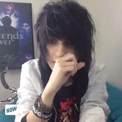 fuzzythepenguin's tweet photo. 🔴 LIVE Johnnie.Guilbert on #YouNow - Go watch my dads boyfriend http://t.co/lFy4BykYKZ http://t.co/U97Xmfg7IO