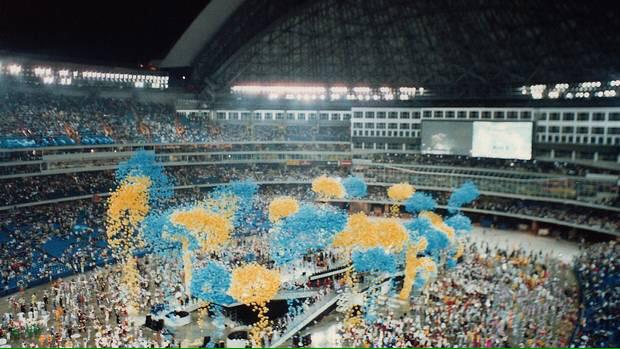 DirectionTix's tweet image. Can't waittt! One direction performing at Rogers center! 😱