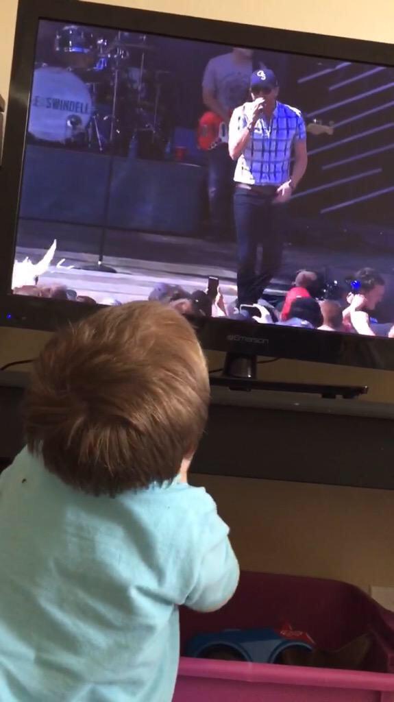 <a href="/coleswindell/">Cole Swindell</a> if someone deserves a M&amp;G more than any, it's @TailgateKiss &amp; her 2 y/o son, 1st concert is the 23rd!