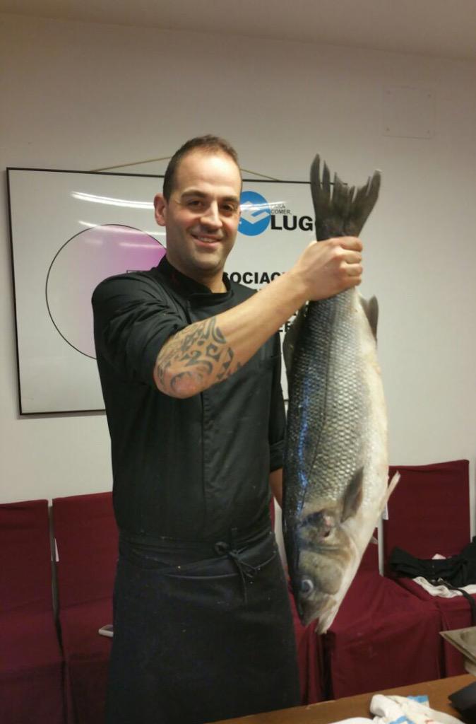 Esto son 8,5 kg de lubina salvaje!!! ¿A qué esperas para degustarla en Os Cachivaches? 😉