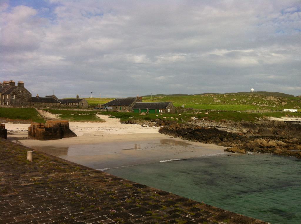 Michael_Goodger's tweet photo. Excited for a whole month of island life! @isle_of_tiree @roots_team @RColeArchitect @Emily_Stephen_ #sunny #caravan http://t.co/uB5rnuB5Sq