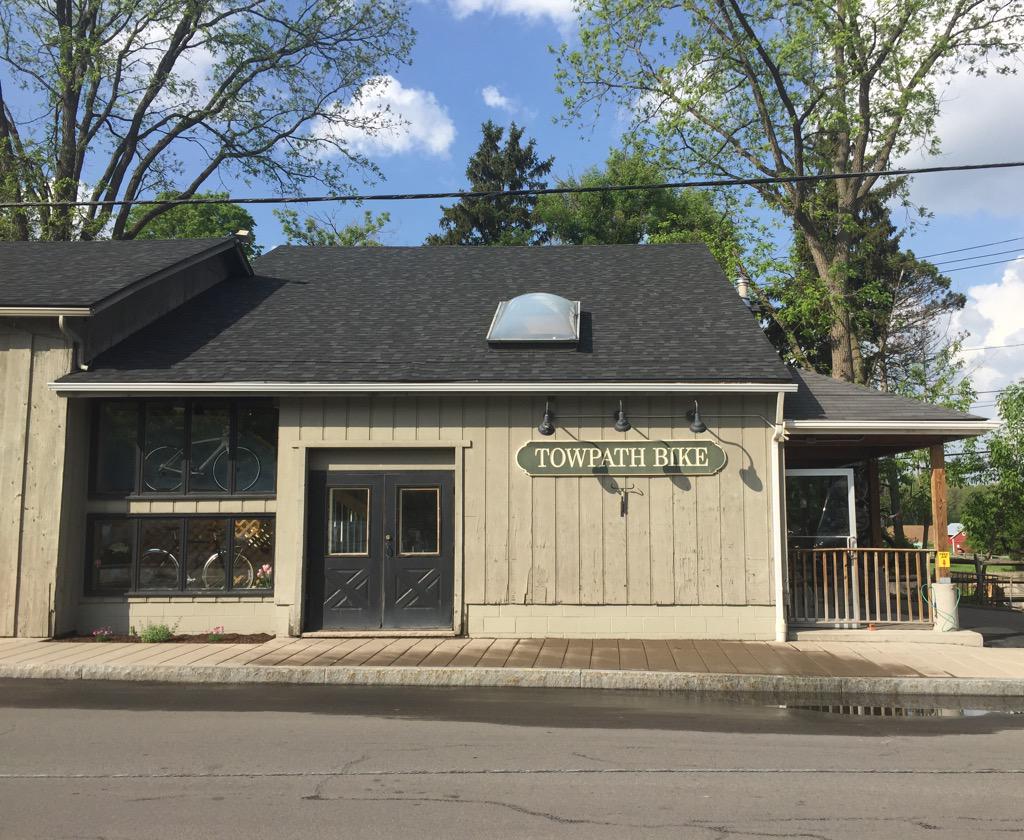 RenDelLodge's tweet photo. Navigator Tip of the week: rent a bike across the street @TowpathBike and explore the Erie Canal! #renhotels #rfinds http://t.co/u1Y2vf5T8P