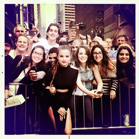 Latina's tweet photo. . @selenagomez's best fashion moments on Insta – with some help from her fans! #Selenators 
http://t.co/DH74bETOD5 http://t.co/ubPcI48YzM