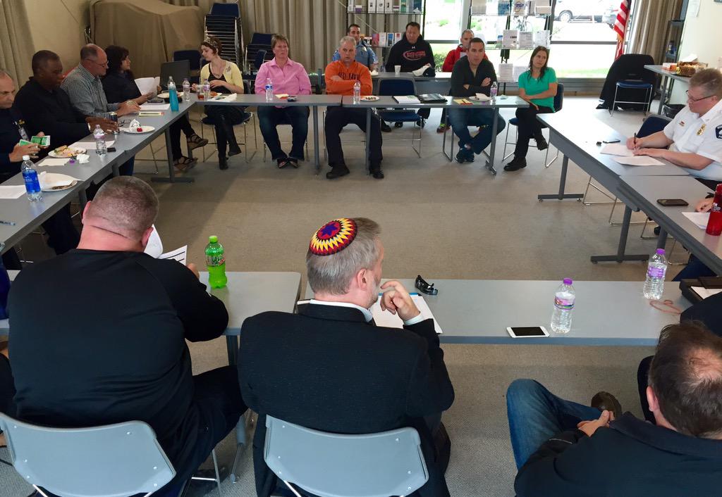 MinneapolisPD's tweet photo. 5th Precinct brought in Rabbi, Community Leader &amp;  Street Outreach Leader to meet with Officers #communityconnect http://t.co/SGm2MMLm7P