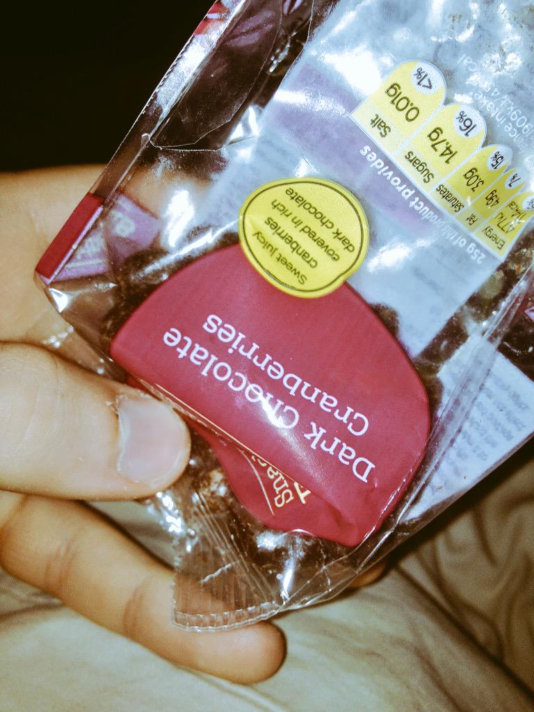 DanielTurk_'s tweet photo. These👌🏽Dark chocolate cranberries in bed with a movie!! Our favourite ☺️ http://t.co/eSOGkn7GpF
