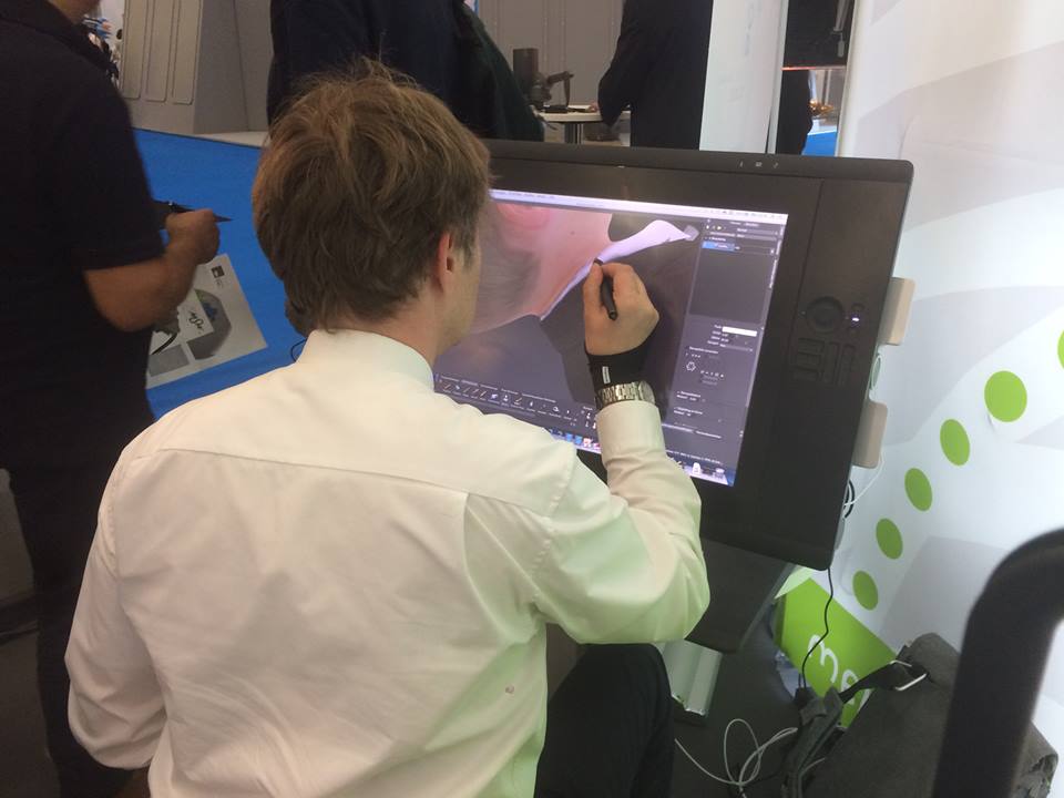 3DIONorg's tweet photo. Morgen geht's weiter... neues Spiel, neues Glück... mein3.de-Team auf der #Fespa in Köln bei #3DION (Halle 8, A72)! http://t.co/L7gk4QPcIy
