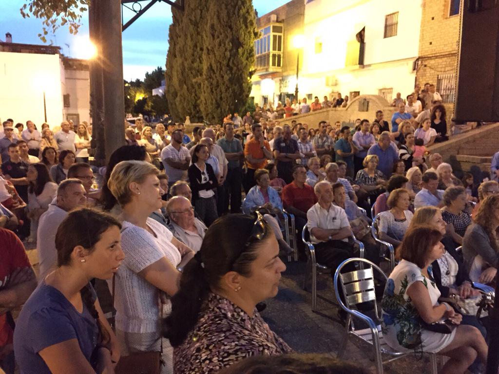 alcaldejluis's tweet photo. Gran acto y muestras de apoyo en Pza. América. Gracias por vuestra confianza en el PP @NNGGArcos @PPARCOSoficial http://t.co/kblwJJG6l9