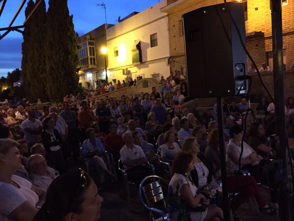 alcaldejluis's tweet photo. Gran acto y muestras de apoyo en Pza. América. Gracias por vuestra confianza en el PP @NNGGArcos @PPARCOSoficial http://t.co/kblwJJG6l9