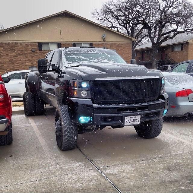 TrucksBadass's tweet photo. Sick duramax dually! #chevy #duramax http://t.co/BqygE5E2jf