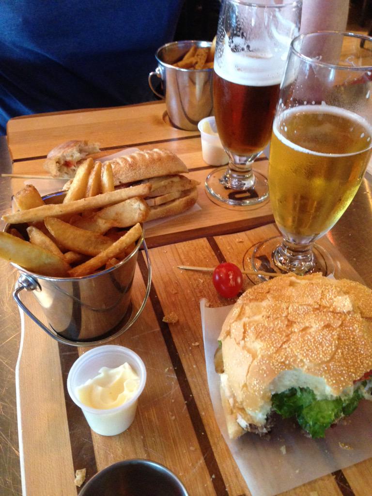 Flight Risk tweet media