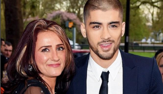 v_updates's tweet photo. Zayn Malik Rumors: Bollywood Tune, Fights ‘Islamic’ State
Read more at http://t.co/xH365czamM http://t.co/gARl5t6gjK