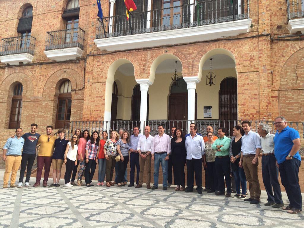 pphuelva's tweet photo. @JuanMa_Moreno ha visitado #Calañas para respaldar a Mario Peña y a la candidatura de @PPCalanas http://t.co/iIS3rNfy33