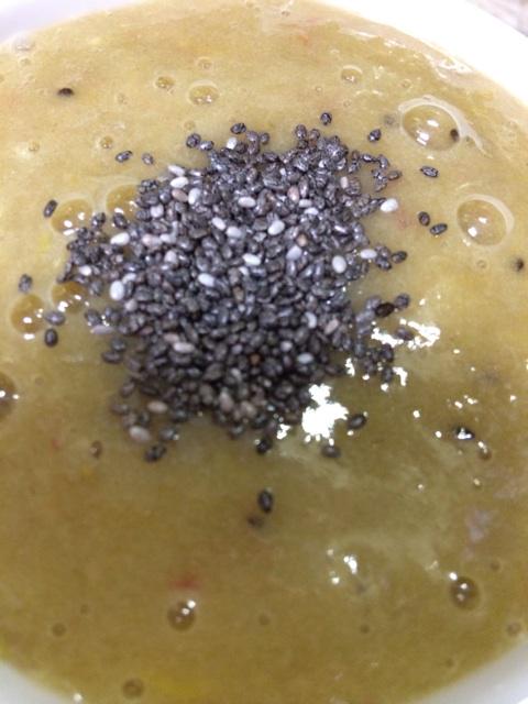 チアシードたっぷりスムージー飲んでます#チアシード#スムージー http://t.co/WWL9Jtsumf