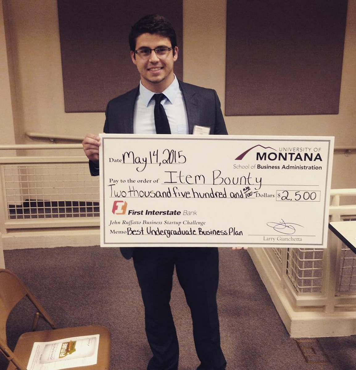 ItemBounty's tweet photo. Our team won the best undergraduate business plan! @JohnRuffattoBSC Here's one of our Co-Founders holding the check! http://t.co/269TNsSeNr