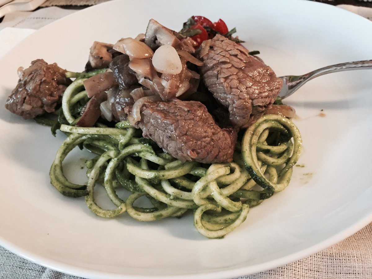 philmazzola's tweet photo. Dinner day 1: Chipotle seasoned beef with onions, mushrooms and fresh garlic over chimichurri zoodles &amp; tomato salad http://t.co/94ikaAa6z0
