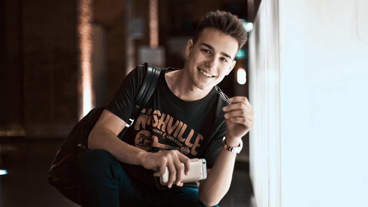 JacobWhitesides's tweet photo. its all love http://t.co/cw0MXlVGpt