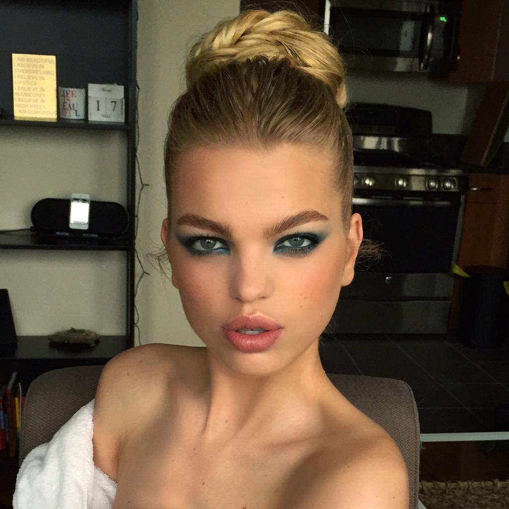 hungvanngo's tweet photo. Love painting this gorgeous face today ❤️ @DaphneGroeneveld Hair by @lacyredway #DaphneGroeneveld #HungVanngo http://t.co/VGfrhYNPaQ
