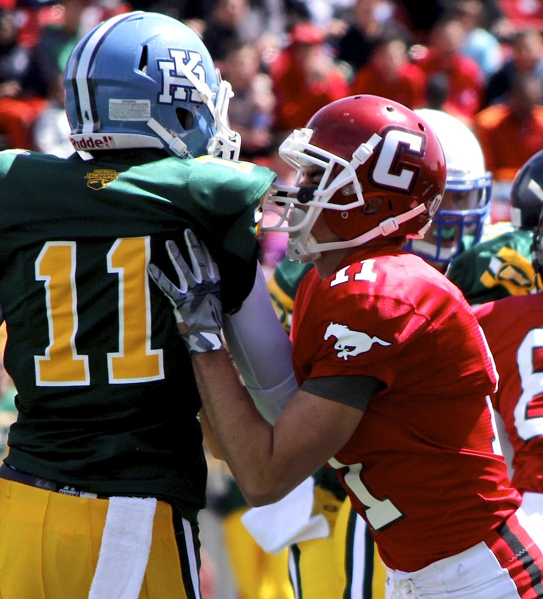 CochraneEagle's tweet photo. South def. North 36-15 in @FootballAlberta Sr. Bowl high school action at #YYC. #CochraneCobras #BVBobcats #2015SB http://t.co/HK2fKOTVkN