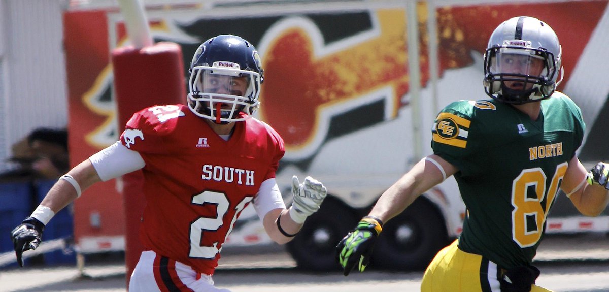 CochraneEagle's tweet photo. South def. North 36-15 in @FootballAlberta Sr. Bowl high school action at #YYC. #CochraneCobras #BVBobcats #2015SB http://t.co/HK2fKOTVkN