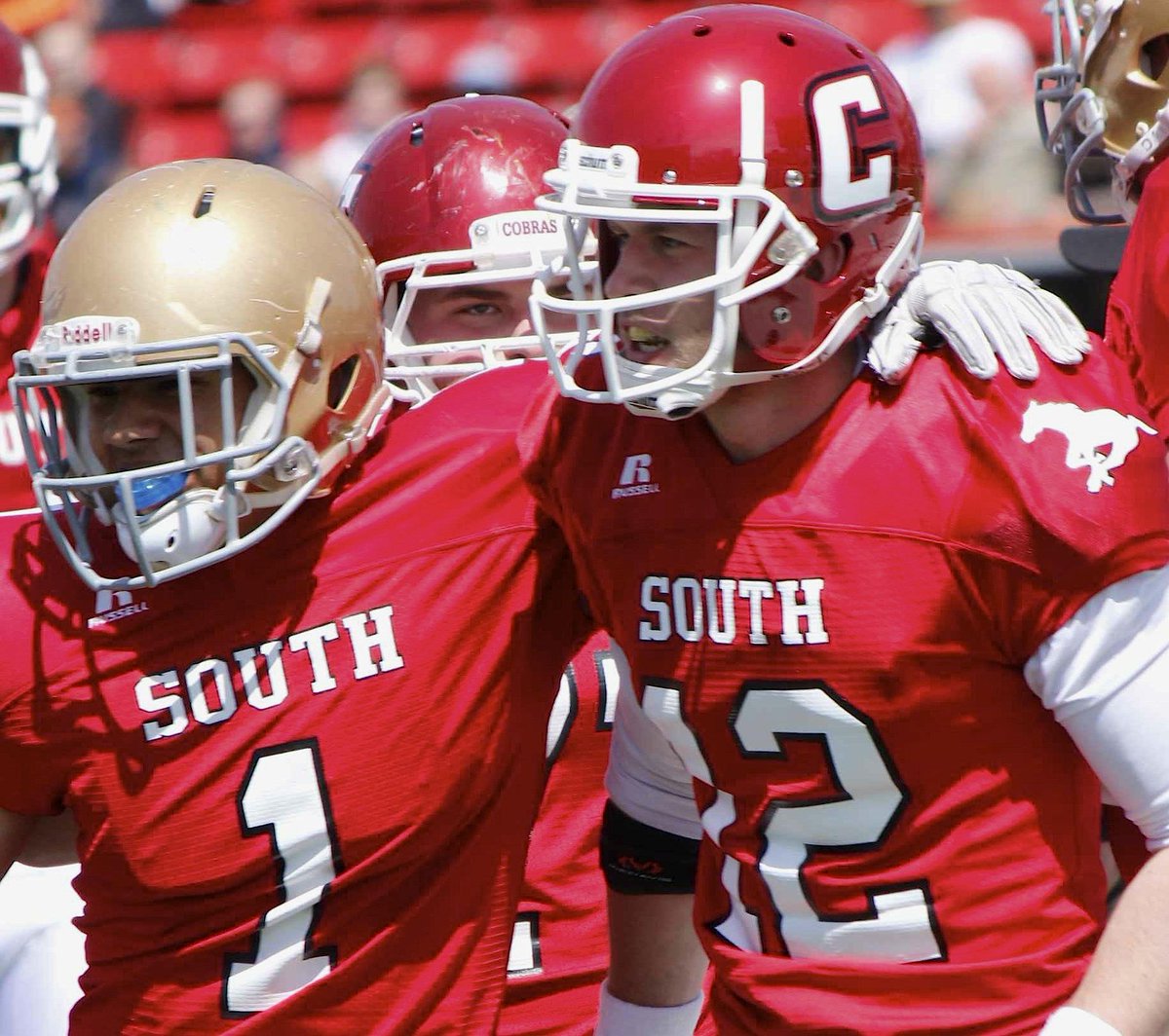 CochraneEagle's tweet photo. South def. North 36-15 in @FootballAlberta Sr. Bowl high school action at #YYC. #CochraneCobras #BVBobcats #2015SB http://t.co/HK2fKOTVkN