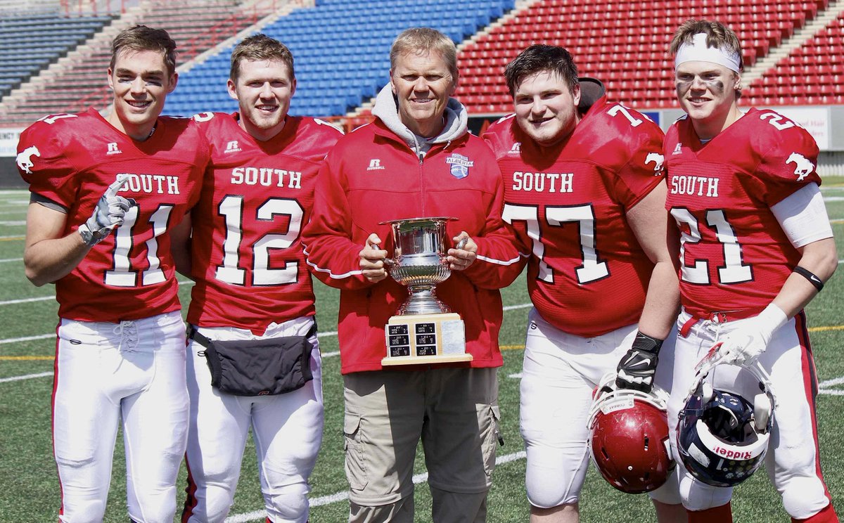 CochraneEagle's tweet photo. South def. North 36-15 in @FootballAlberta Sr. Bowl high school action at #YYC. #CochraneCobras #BVBobcats #2015SB http://t.co/HK2fKOTVkN