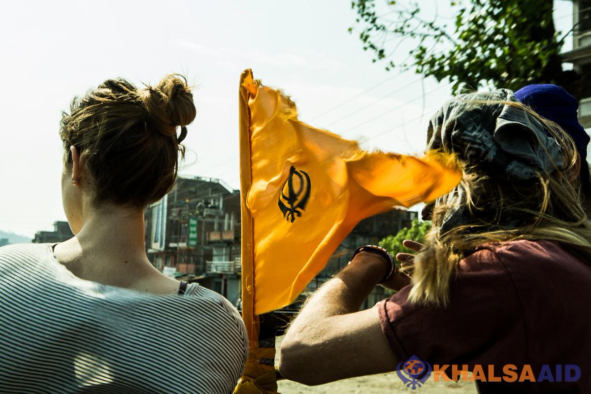 Khalsa_Aid's tweet photo. WJKK WJKF - KA volunteers come from all walks of life to support humanity http://t.co/3RKF49CQoZ @Nirmalsidhuuk http://t.co/icyrJ2flJh