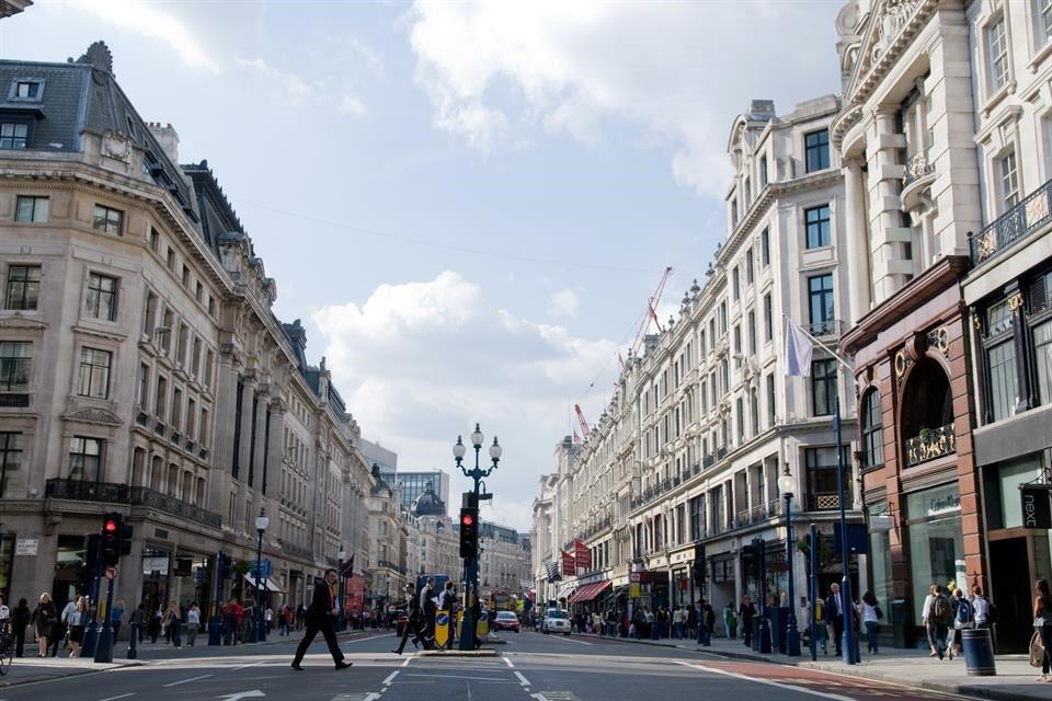 Reforma's tweet image. David Bowie y la calle de Heddon, en Londres, punto de referencia de los paisajes ¡de disco! bit.ly/1LdRBiJ