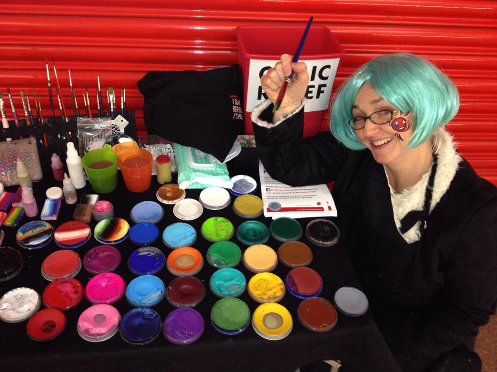 MagicMadeMe_'s tweet image. Amanda and Rachel awaiting the hoards in aid of @comicrelief @MiddletonShop #facepainter #Manchester