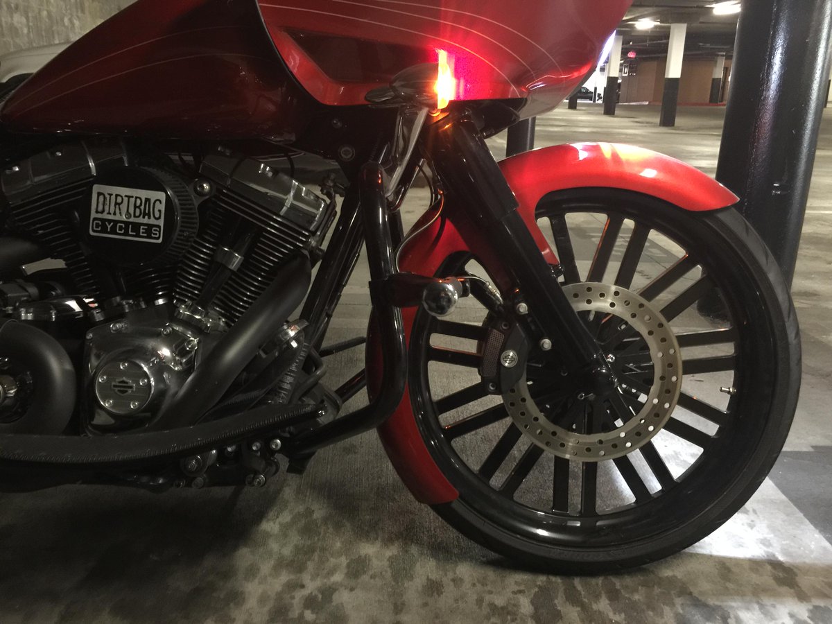 bayareapro's tweet photo. Coming along! #roadglide #bigwheelbagger #bagger #pickard @ProgressiveSusp #monotubes @Smt_MachiningCo #DirtyDeeds http://t.co/8G7XKbaMWy