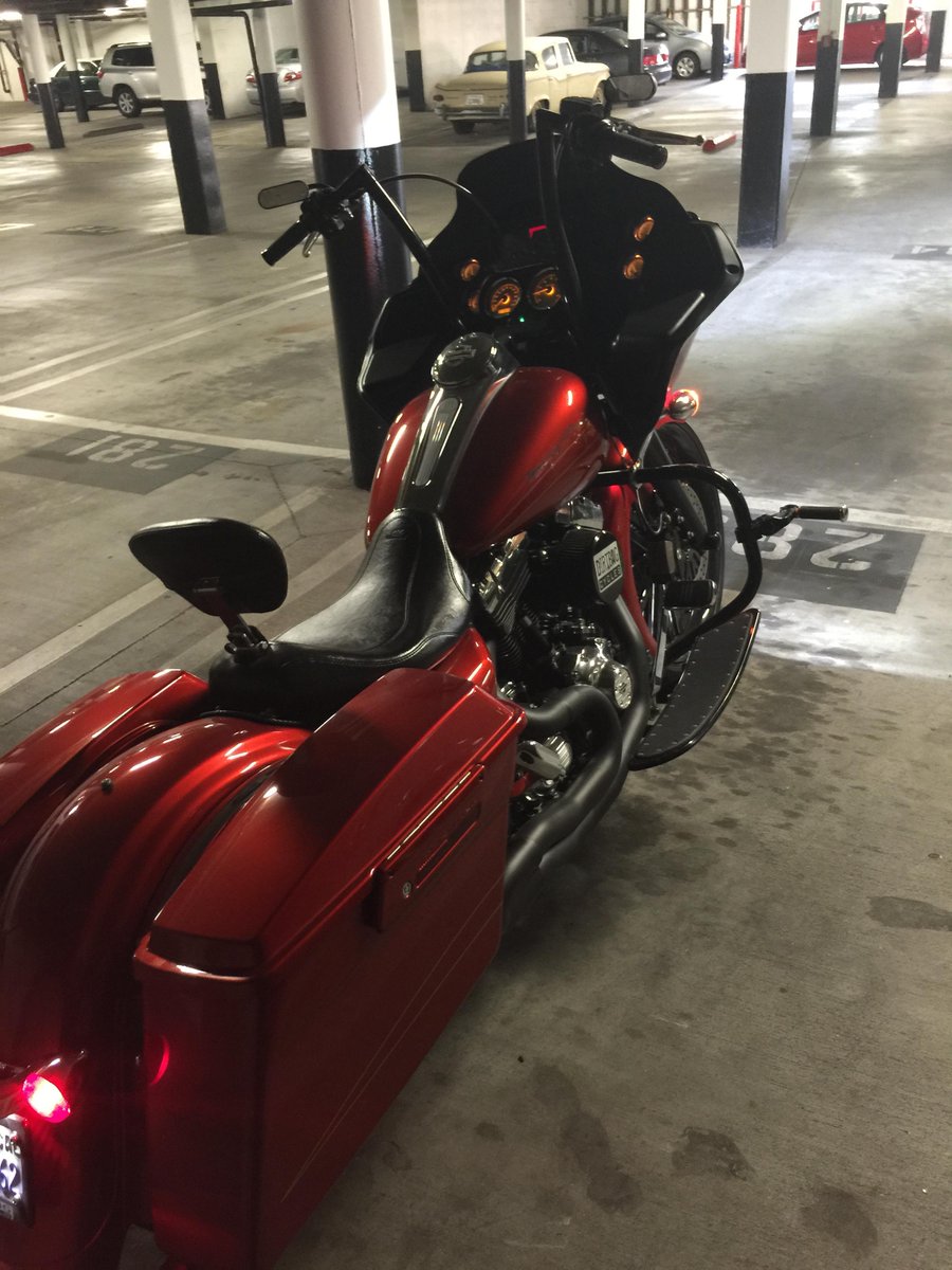bayareapro's tweet photo. Coming along! #roadglide #bigwheelbagger #bagger #pickard @ProgressiveSusp #monotubes @Smt_MachiningCo #DirtyDeeds http://t.co/8G7XKbaMWy
