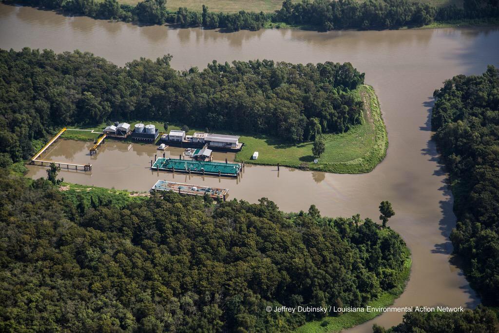 ltgrusselhonore's tweet photo. oil Sheen At #BellRiver the @USCG @USACEHQ @GinaEPA EPA Just Approved Polluter #FAS dump more in Basin @RTMannJr http://t.co/NarlgQxEqm