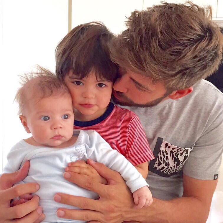 3gerardpique's tweet photo. Els meus dos mites. http://t.co/IweqNLQlXM