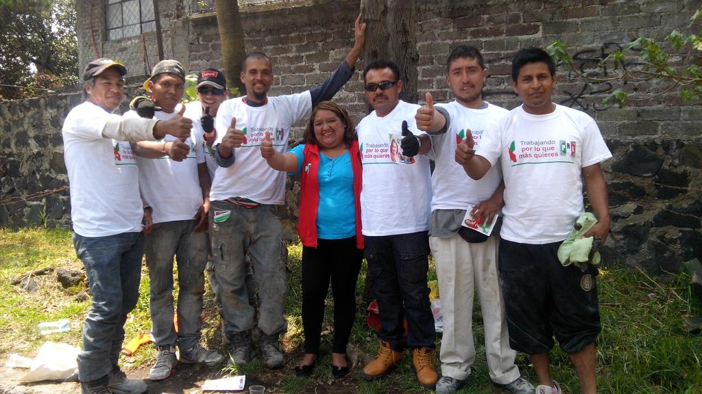 KaryGuillenC's tweet photo. Reafirmando el compromiso con los vecinos #Atrévete #TlalpanSiPuedeCambiar http://t.co/ZK9ORylp6i