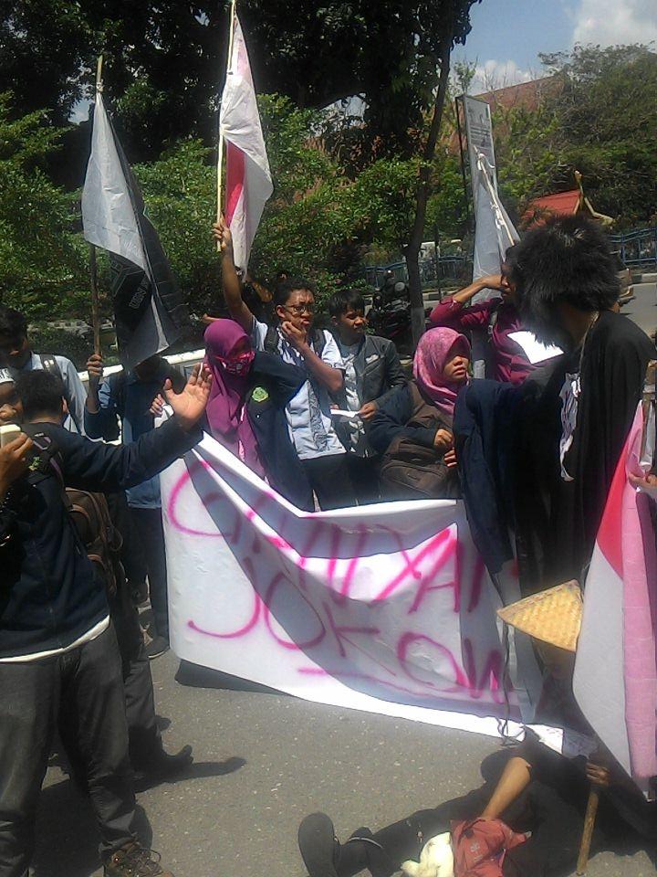 bemkmunsri's tweet image. "@BEMUINRIAU: #CulikJokowiJk http://t.co/HEIshUROVz"