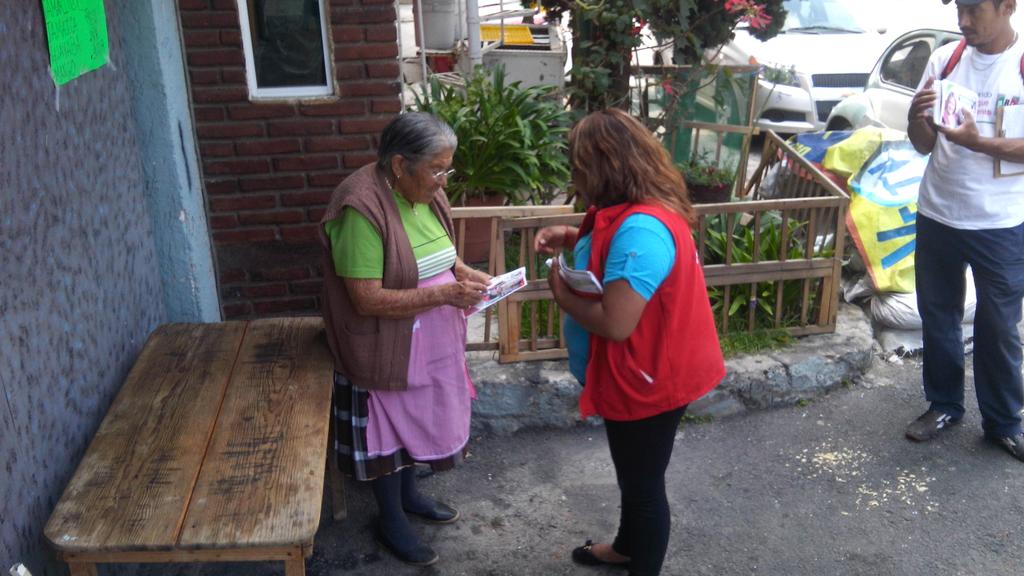 KaryGuillenC's tweet photo. Reafirmando el compromiso con los vecinos #Atrévete #TlalpanSiPuedeCambiar http://t.co/ZK9ORylp6i