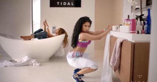 brandibrielle's tweet photo. the selfie that Beyoncé took while Nicki was twerking 😭🍑 http://t.co/O4NXMQzVBS