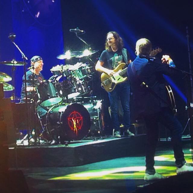 Ray_Boucher's tweet photo. #Rush in #Dallas #R40 #R40DAL #alexlifeson #neilpeart #geddylee #prog #concert #live #livemusic http://t.co/z5aUf11wOb